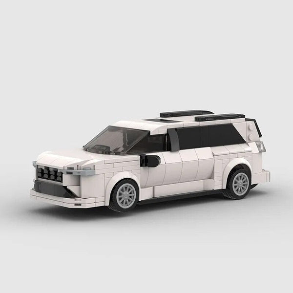 Toyota Sienna — 1:24 Scale LEGO-Compatible Building Kit